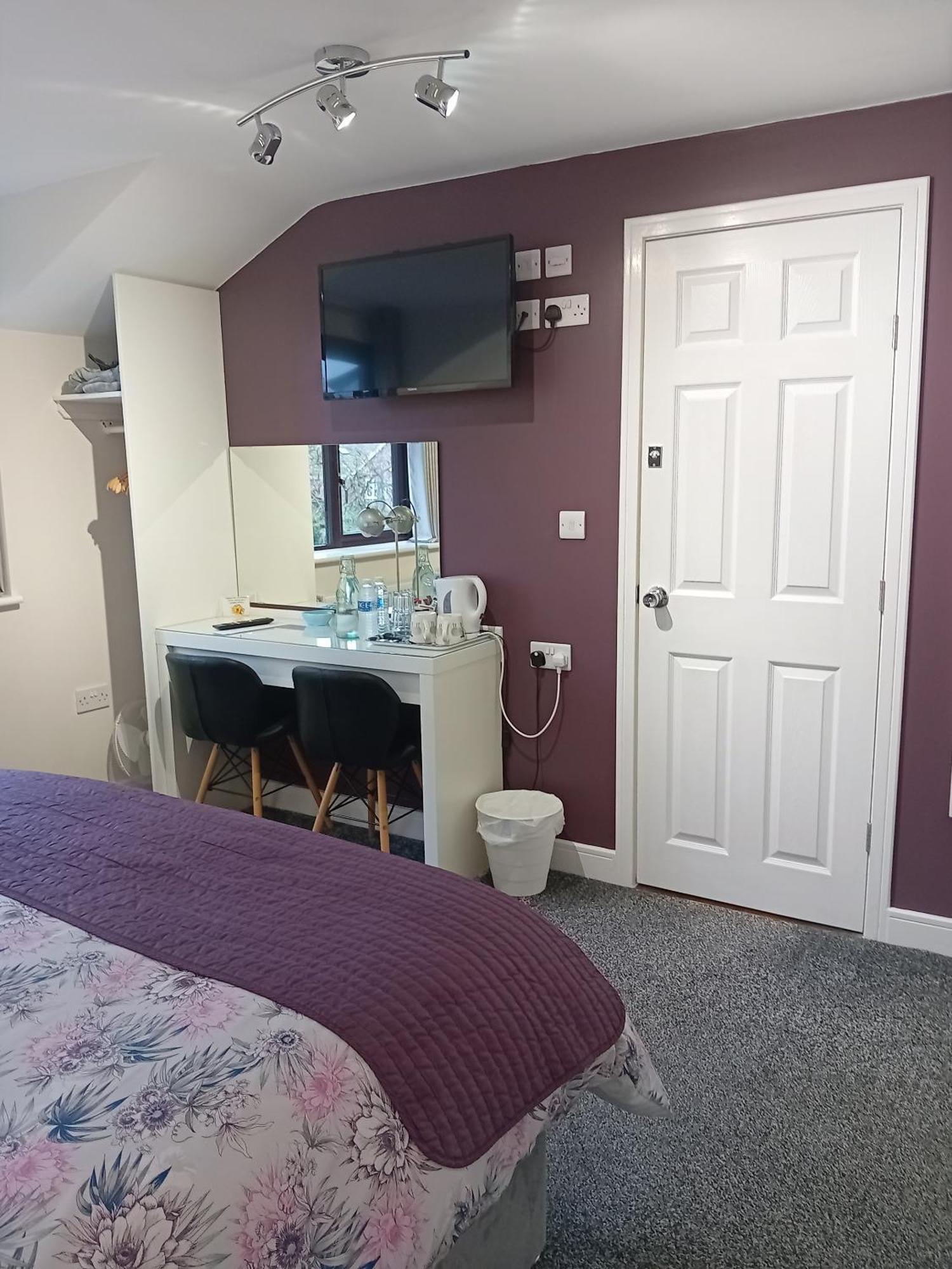 Middle House Bed & Breakfast Coventry Bagian luar foto