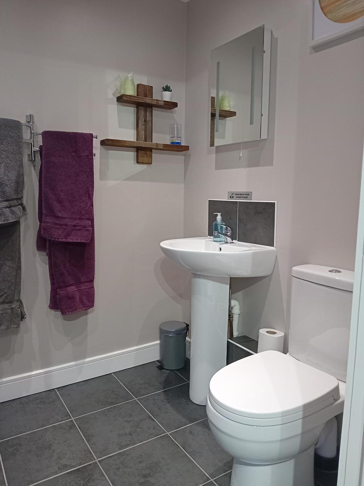 Middle House Bed & Breakfast Coventry Bagian luar foto