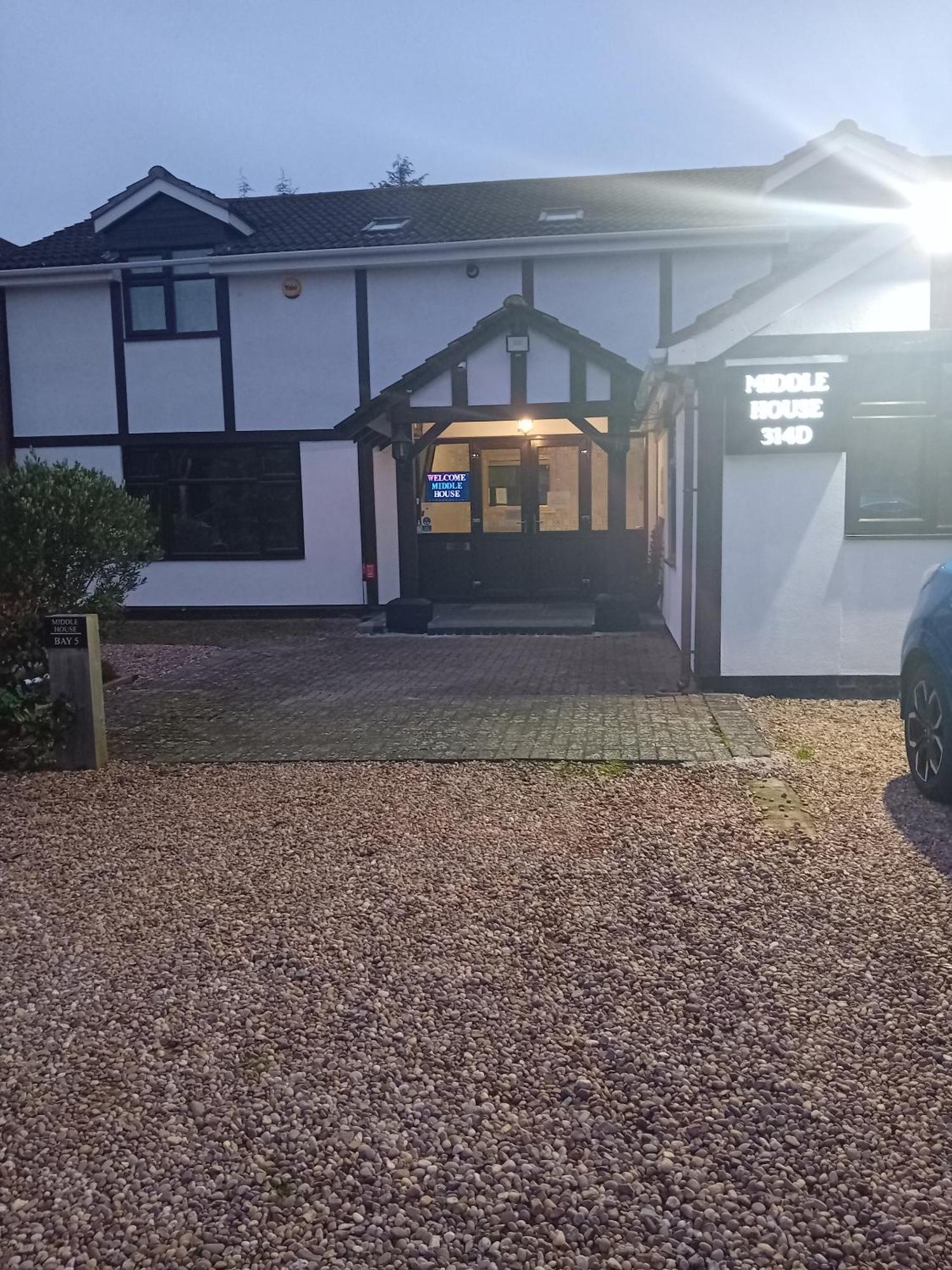 Middle House Bed & Breakfast Coventry Bagian luar foto