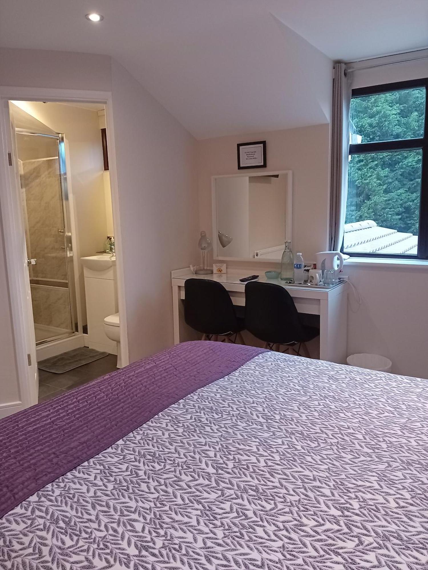 Middle House Bed & Breakfast Coventry Bagian luar foto