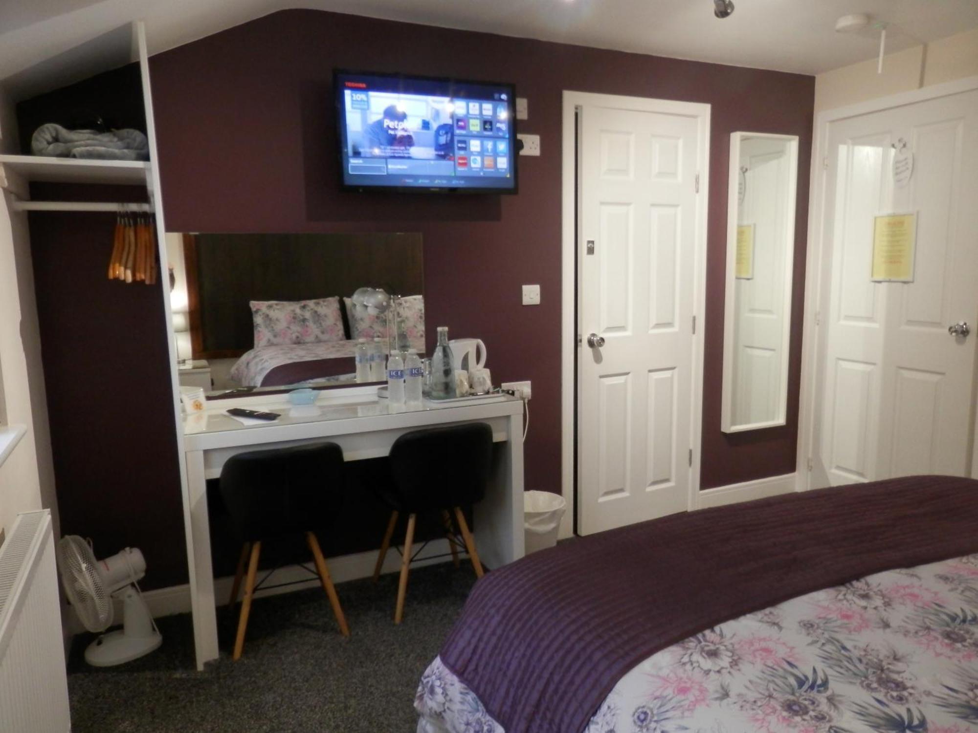 Middle House Bed & Breakfast Coventry Ruang foto